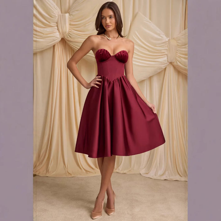 Damer strapless cocktailklänning med voluminös kjol och elegant överdel Mirla-Eva Jonsson