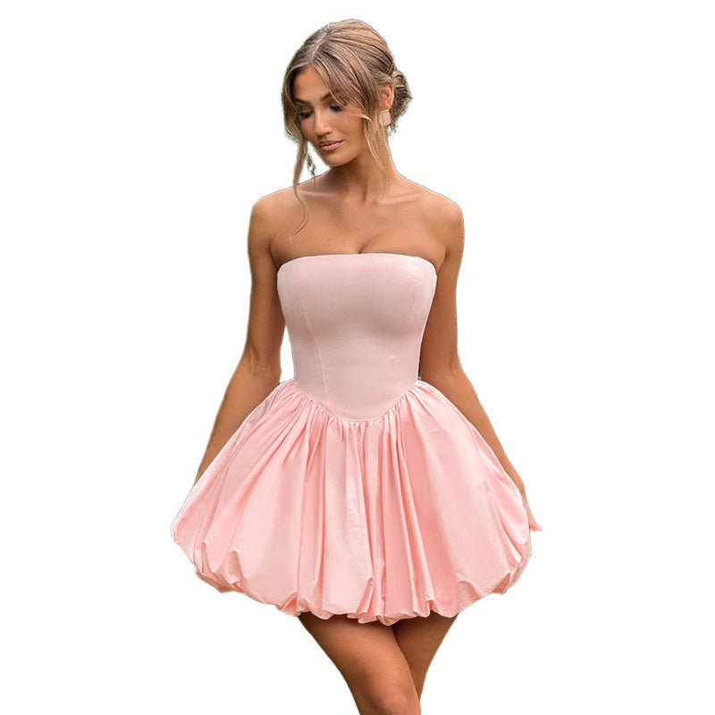Damer strapless cocktailklänning med voluminös kjol och elegant satinfinish Mirla-Eva Jonsson