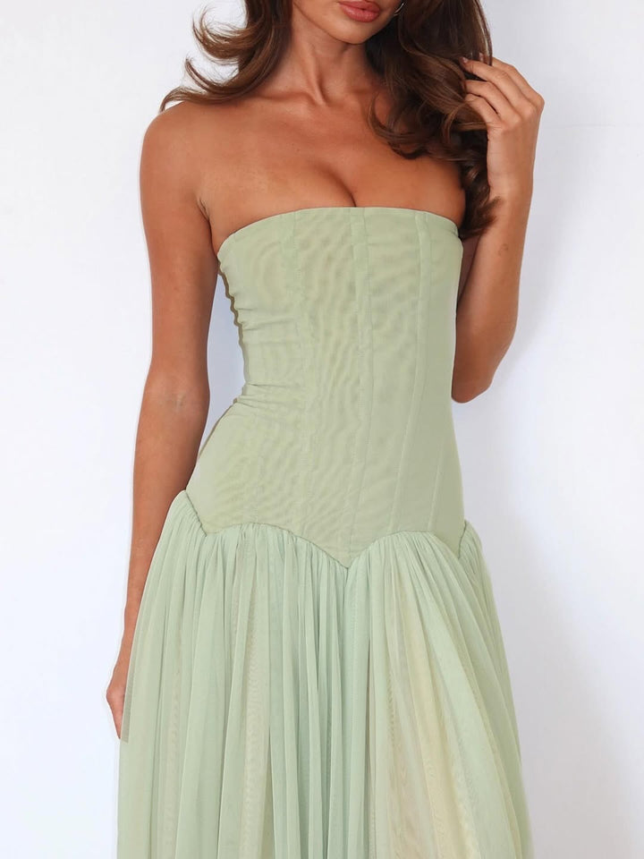 Damer strapless maxiklänning med elegant tylskjol och figursydd överdel Mirla-Eva Jonsson