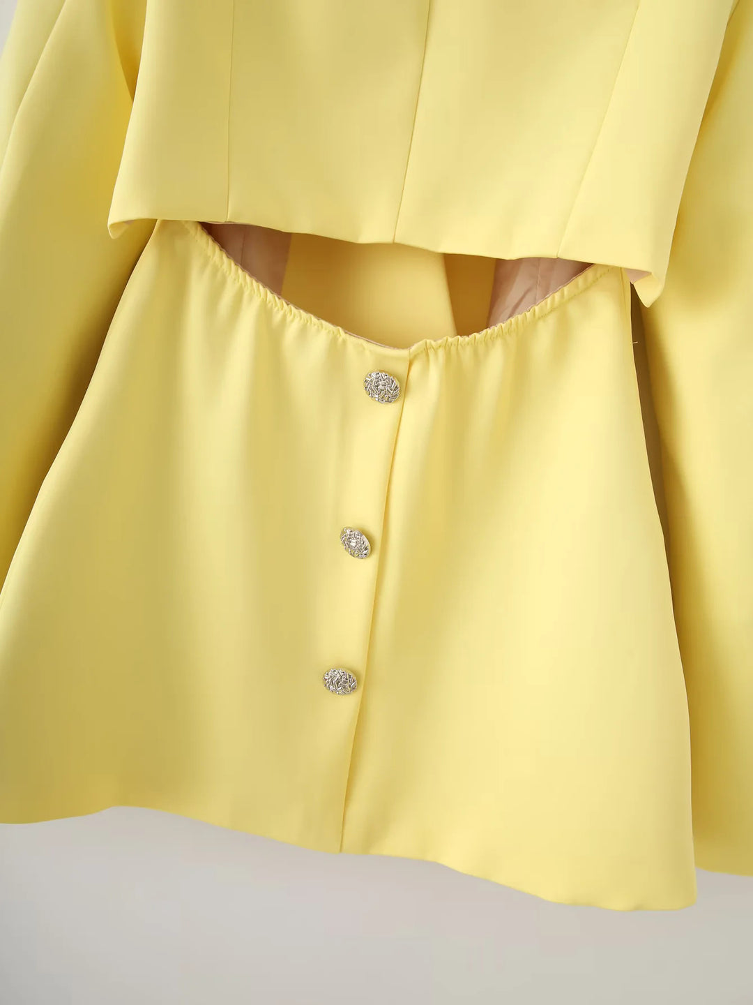 Damer strukturerad blazer med eleganta vikärmar och dekorativ stängning Mirla-Eva Jonsson