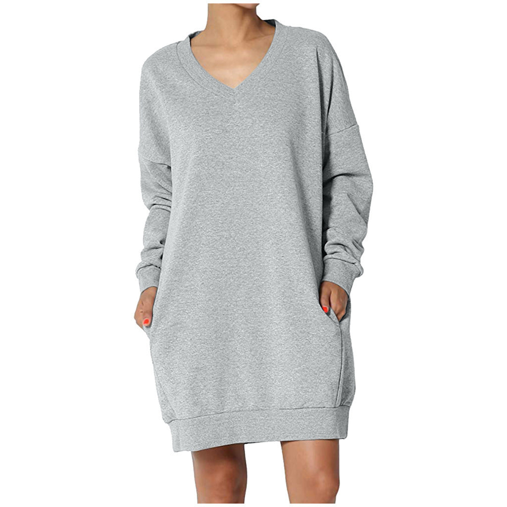 Damer sweatshirtklänning med V-ringning och praktisk fickdesign Mirla-Eva Jonsson