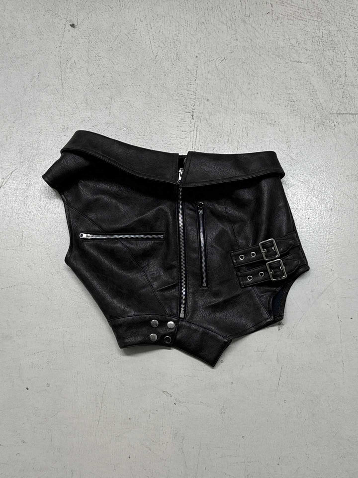 Damer tajt skurna konstläder-hotpants med justerbara spännen Mirla-Eva Jonsson