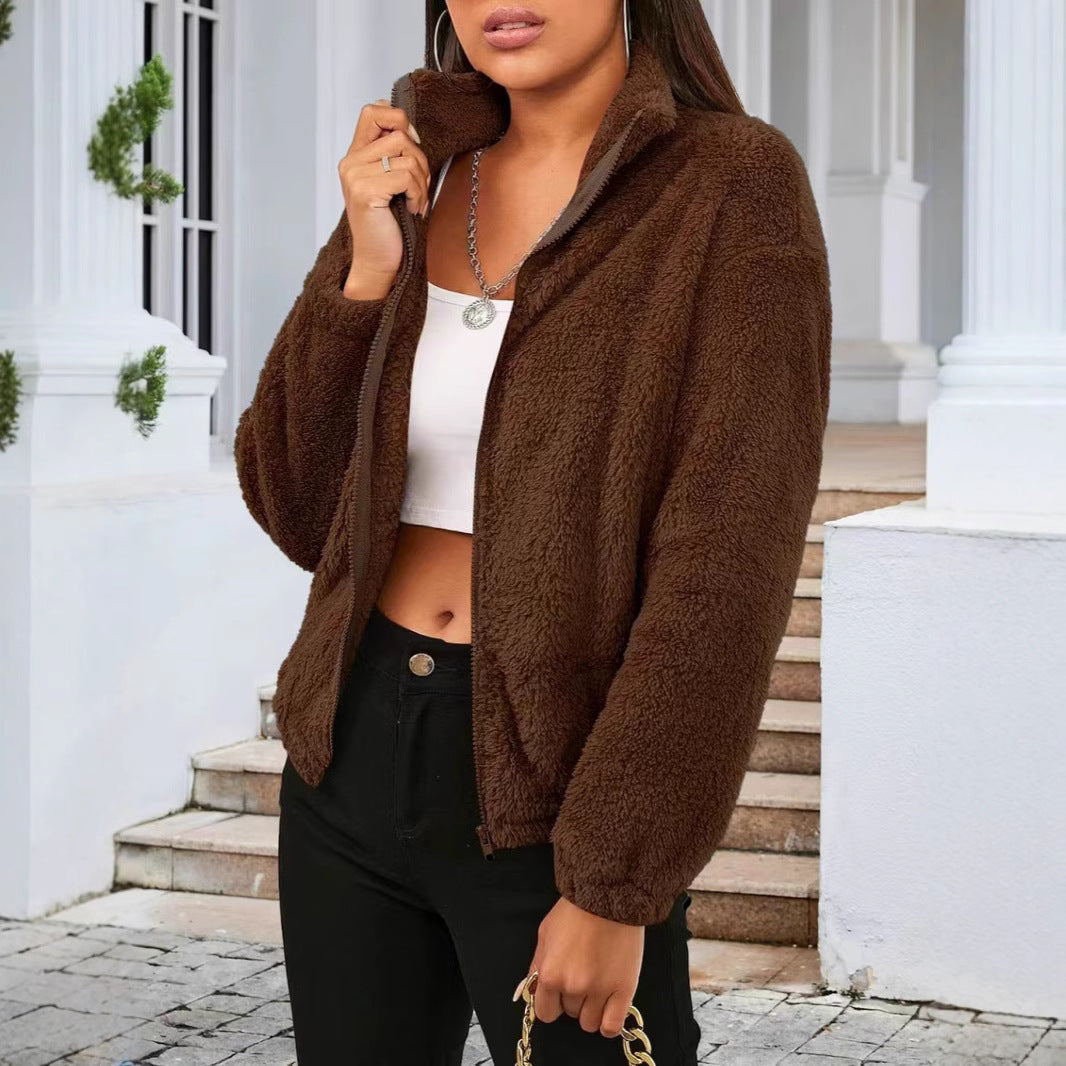 Damer teddyjacka i avslappnad oversized-stil med hög krage och dragkedja Mirla-Eva Jonsson