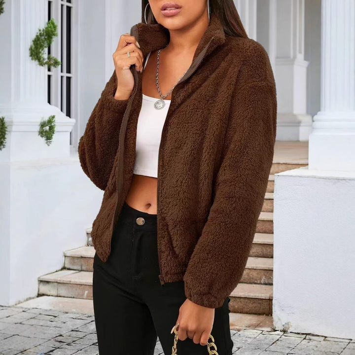 Damer teddyjacka i avslappnad oversized-stil med hög krage och dragkedja Mirla-Eva Jonsson