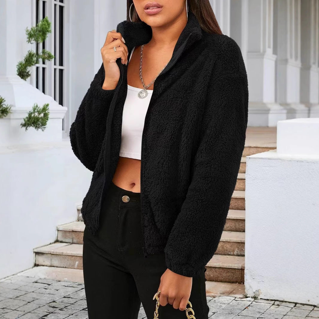 Damer teddyjacka i avslappnad oversized-stil med hög krage och dragkedja Mirla-Eva Jonsson