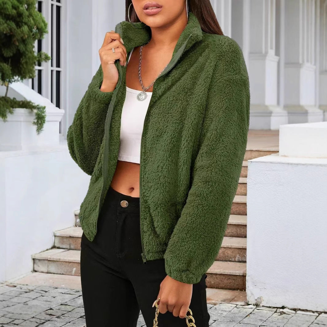 Damer teddyjacka i avslappnad oversized-stil med hög krage och dragkedja Mirla-Eva Jonsson