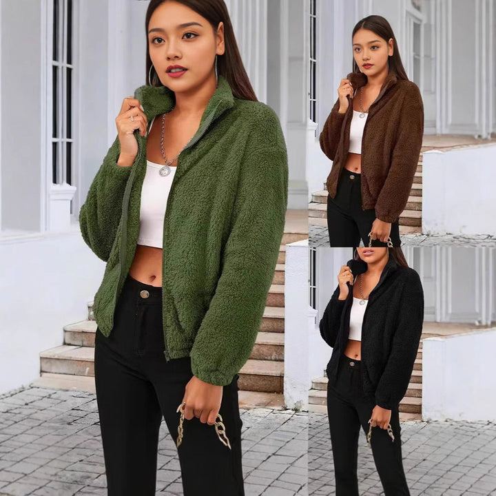 Damer teddyjacka i avslappnad oversized-stil med hög krage och dragkedja Mirla-Eva Jonsson