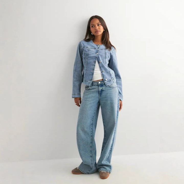 Damer tidlös denimjacka i modern skärning Mirla-Eva Jonsson