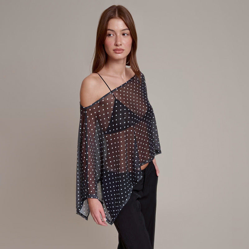 Damer transparent överdel med asymmetrisk skärning och polka prickar Mirla-Eva Jonsson