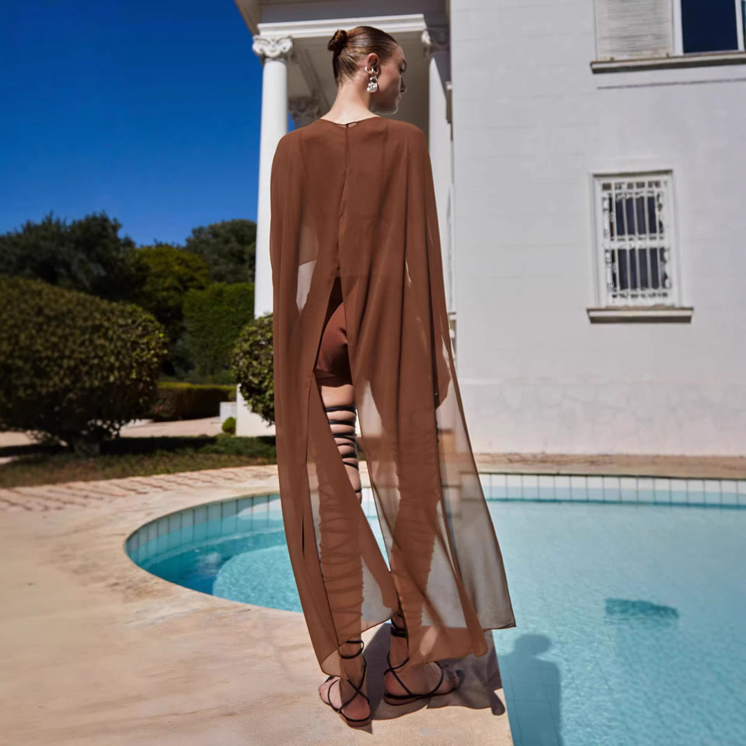 Damer transparent strandoutfit med trendiga längder och snördetaljer Mirla-Eva Jonsson