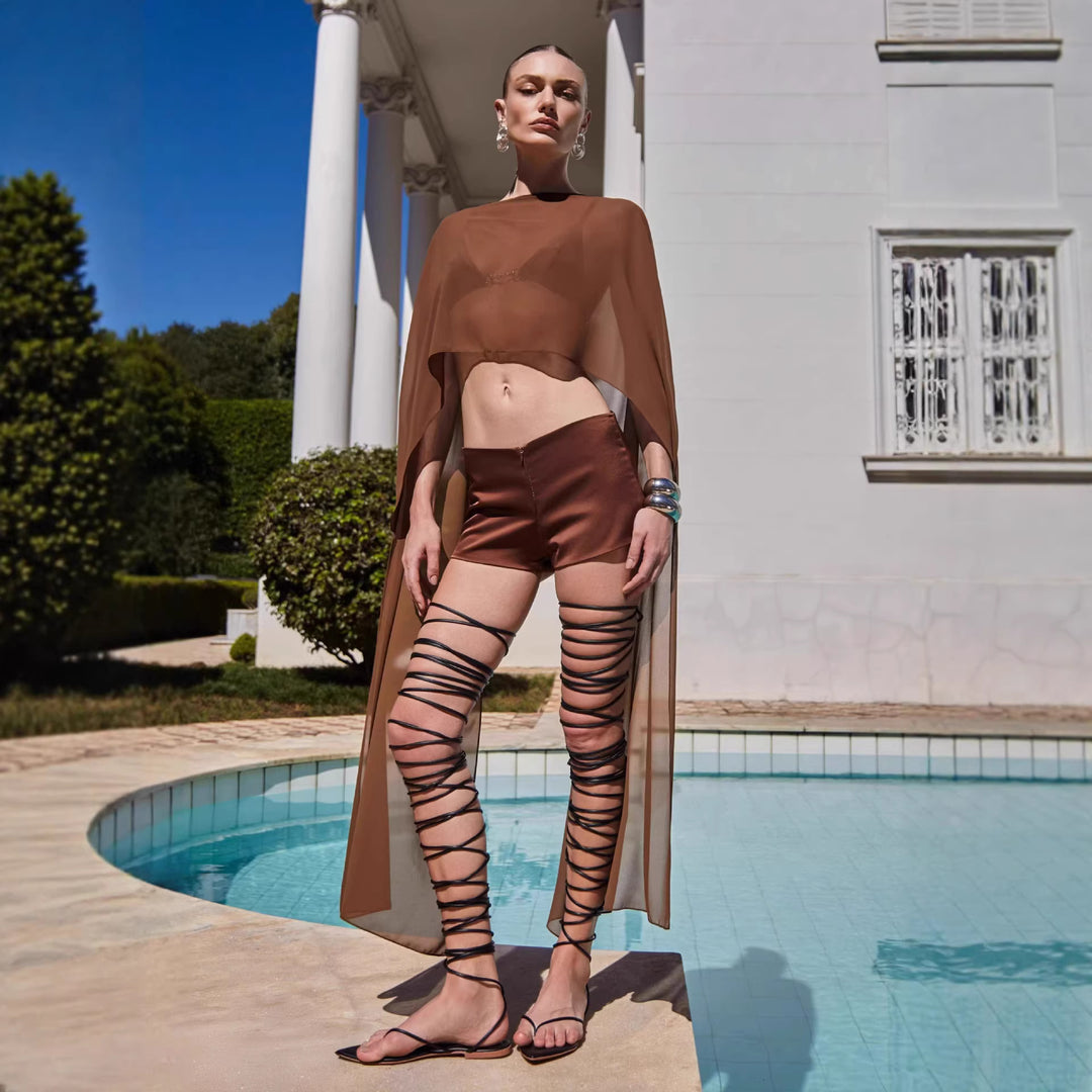 Damer transparent strandoutfit med trendiga längder och snördetaljer Mirla-Eva Jonsson