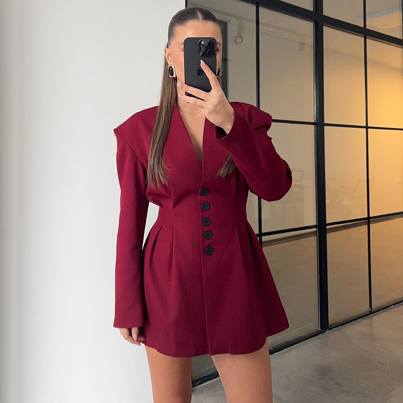 Damer trendig Blazer-klänning med strukturerade axlar och djup V-urringning Mirla-Eva Jonsson