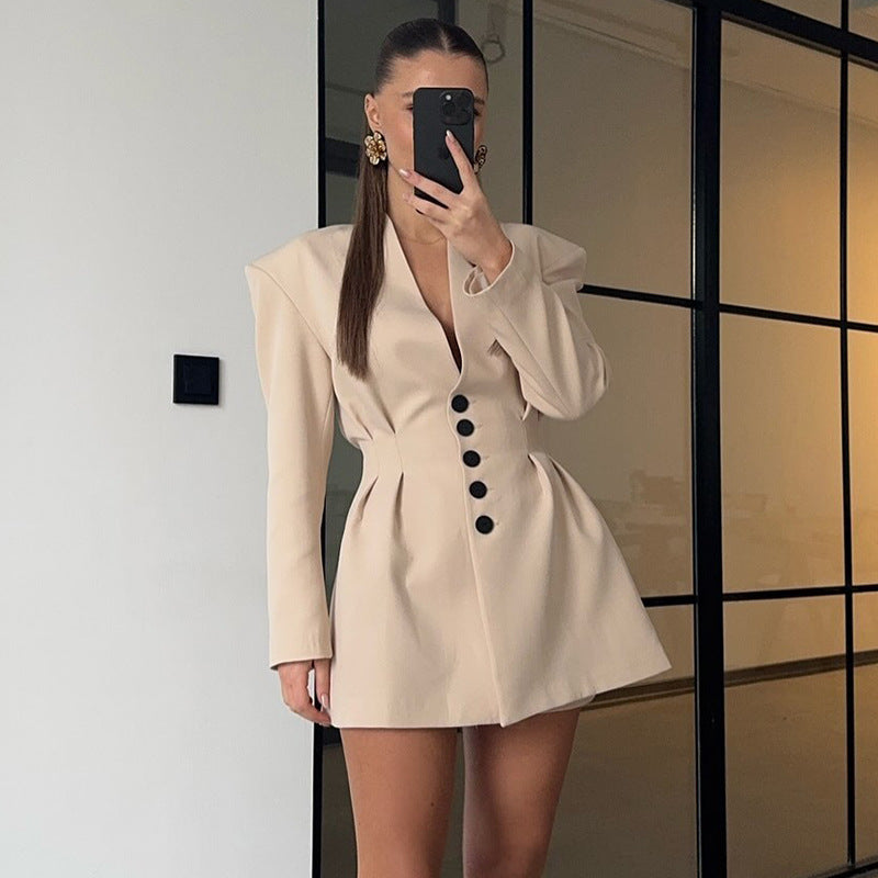 Damer trendig Blazer-klänning med strukturerade axlar och djup V-urringning Mirla-Eva Jonsson