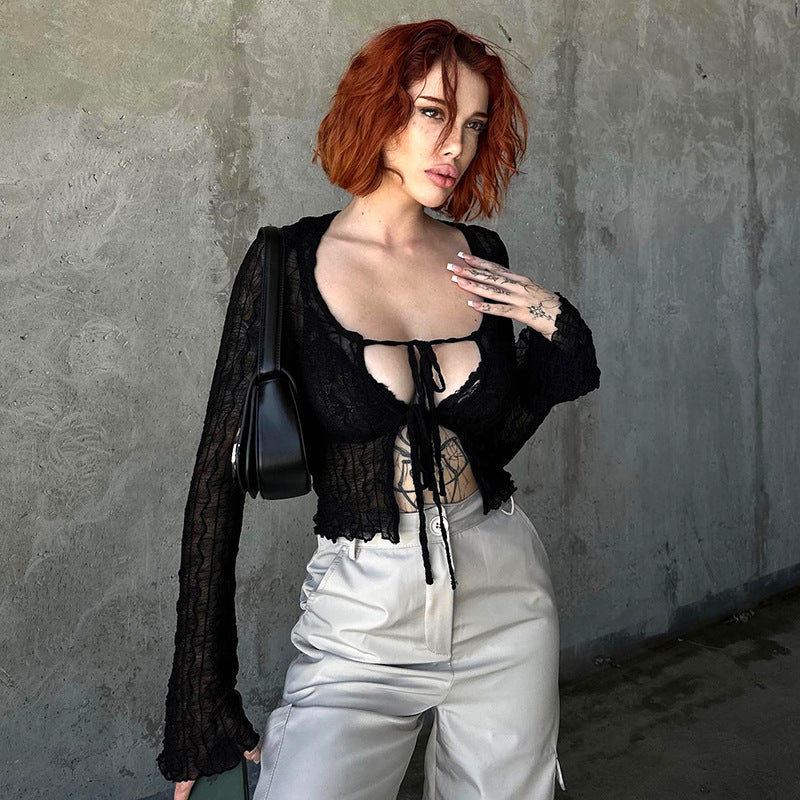 Damer trendig Crop-blus med snörningsalternativ och transparent design Mirla-Eva Jonsson