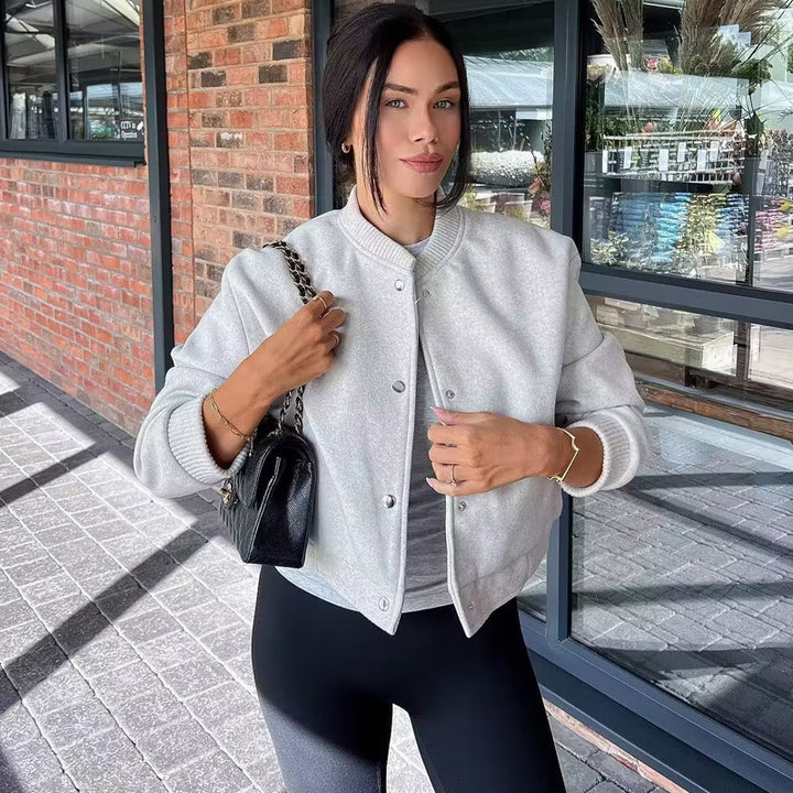 Damer trendig Sweatjacka med knäppning och praktiska fickor Mirla-Eva Jonsson