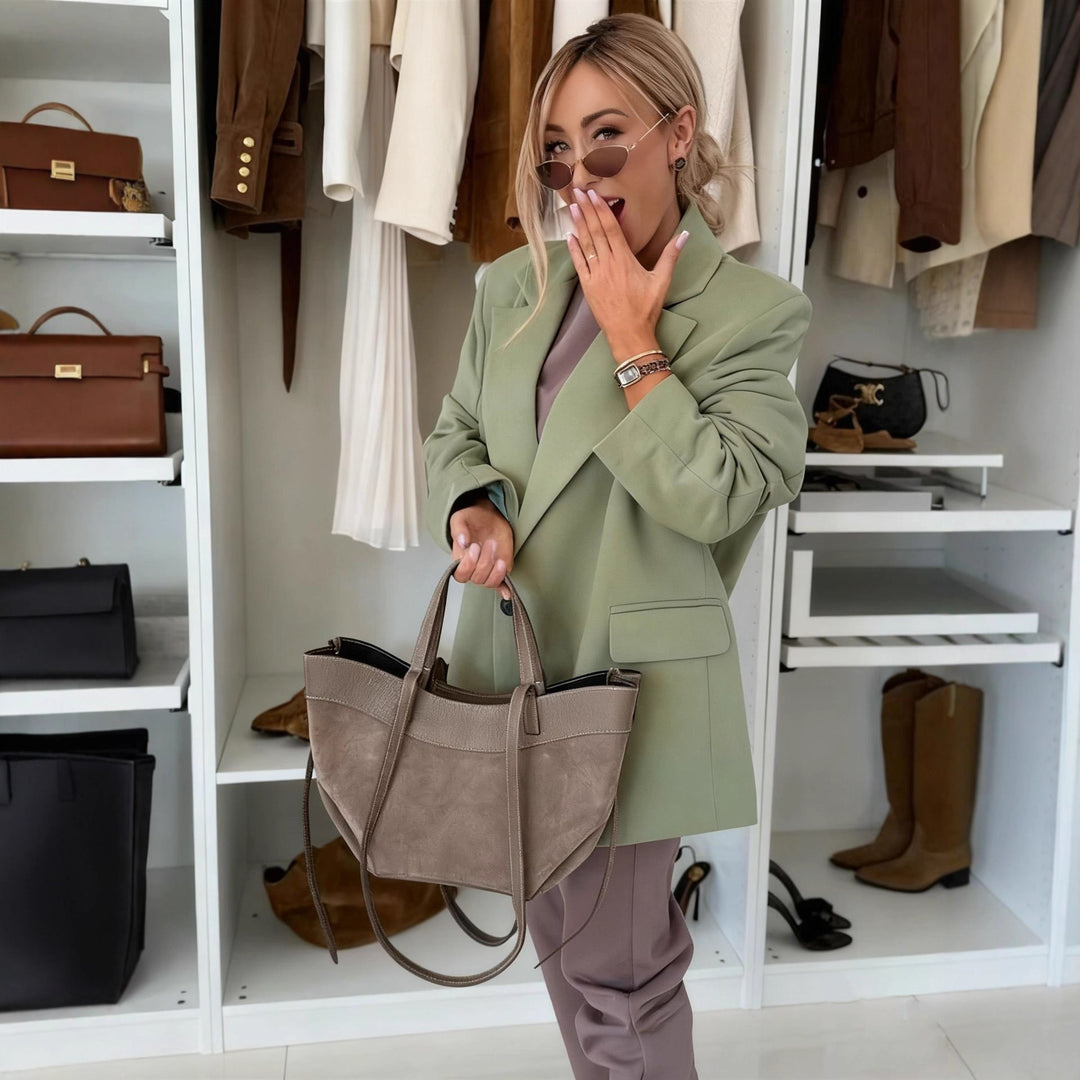 Damer trendig blazer med integrerad huva och stiliga byxor Mirla-Eva Jonsson