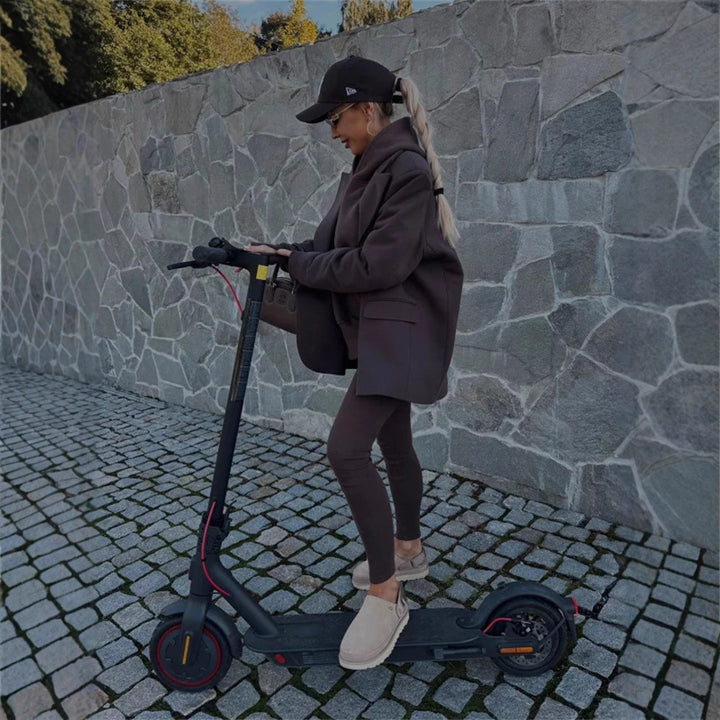 Damer trendig blazer med integrerad huva och stiliga byxor Mirla-Eva Jonsson