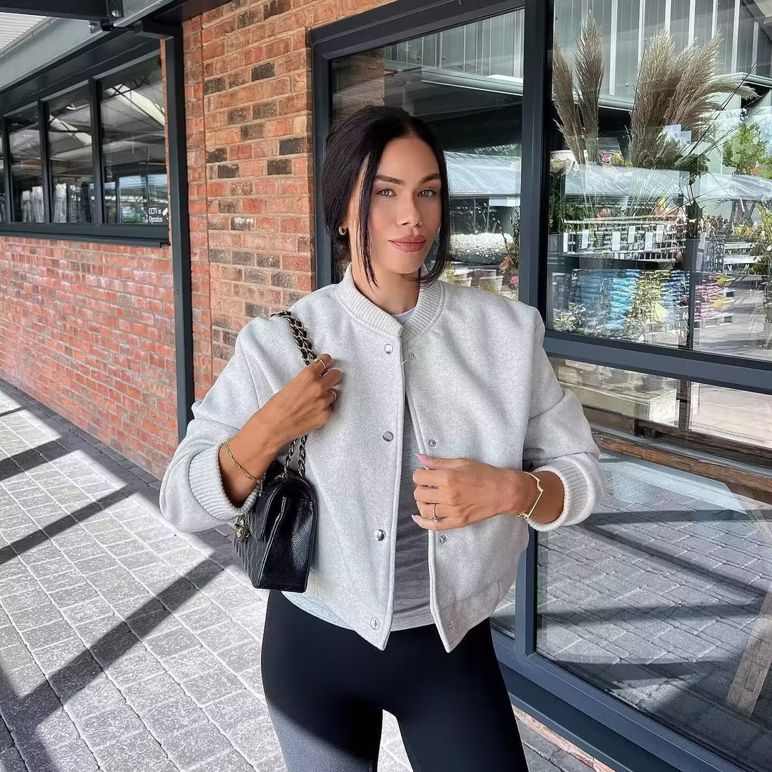 Damer trendig bomberjacka med avslappnad passform och praktiska fickor Mirla-Eva Jonsson