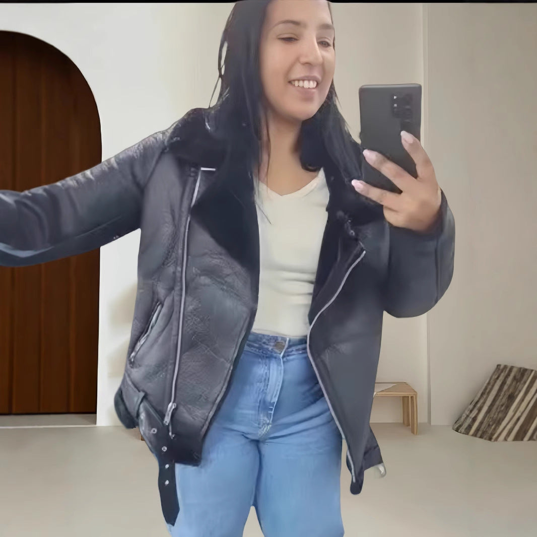 Damer trendig och funktionell oversized jacka med avtagbar huva Mirla-Eva Jonsson