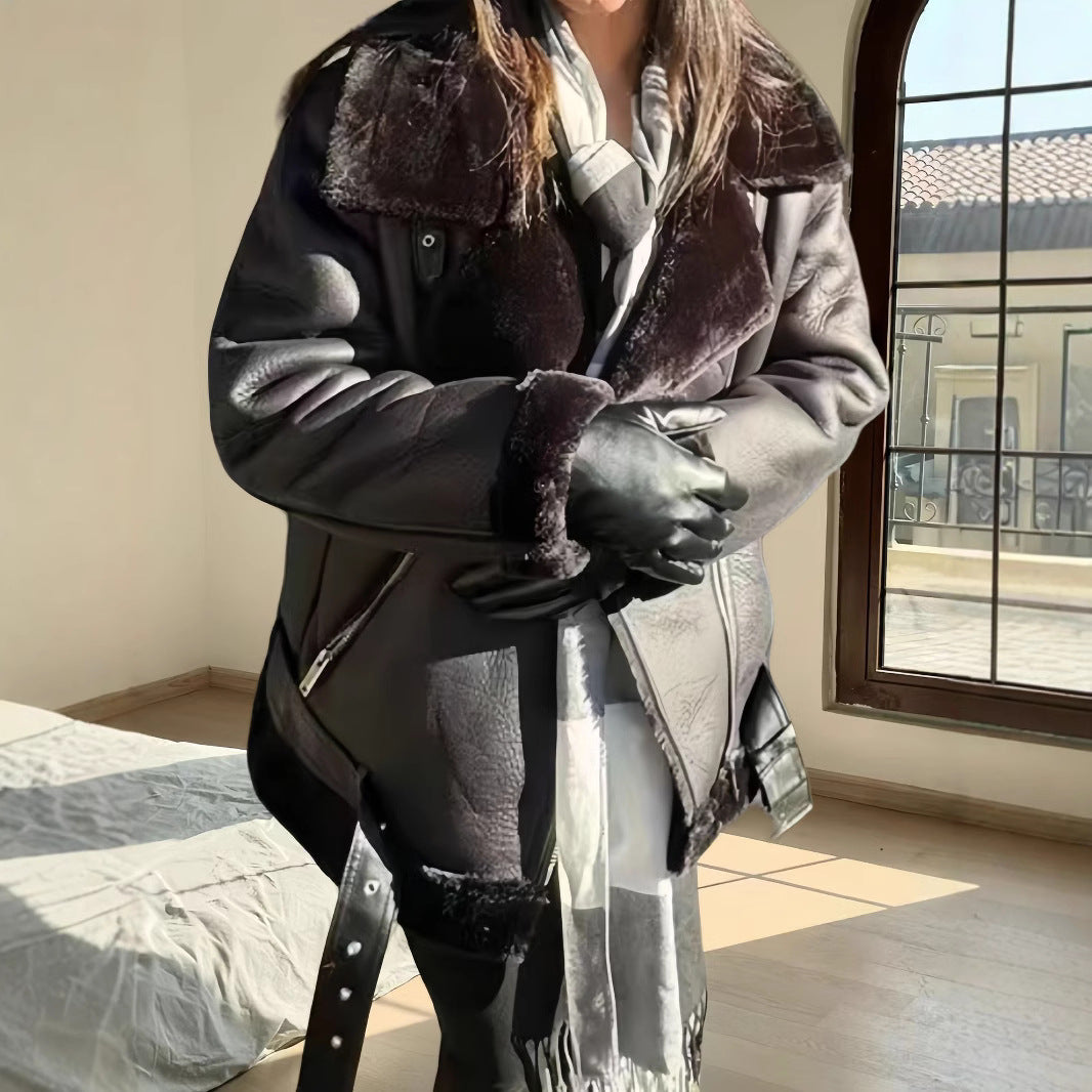 Damer trendig och funktionell oversized jacka med avtagbar huva Mirla-Eva Jonsson