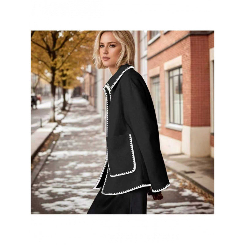 Damer trendig ulljacka med strukturerad design och kontrasterande detaljer Mirla-Eva Jonsson