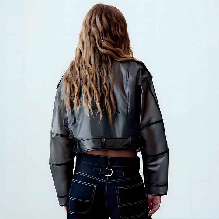 Damer trendig vinyljacka med asymmetrisk snitt och moderna detaljer Mirla-Eva Jonsson