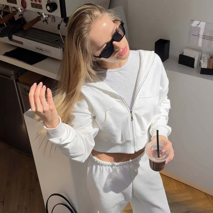 Damer trendy hoodie med kort passform och elastisk midja Eva Jonsson-Eva Jonsson