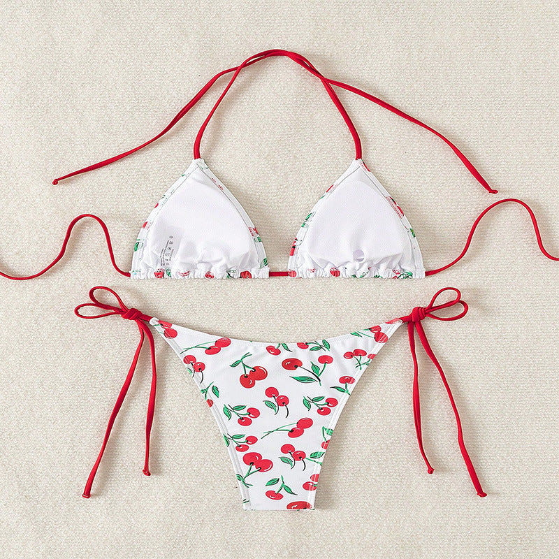Damer triangel-bikini med knytning och lekfullt körsbärsdesign Mirla-Eva Jonsson