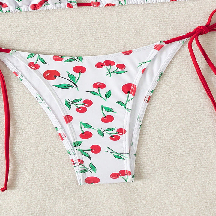 Damer triangel-bikini med knytning och lekfullt körsbärsdesign Mirla-Eva Jonsson