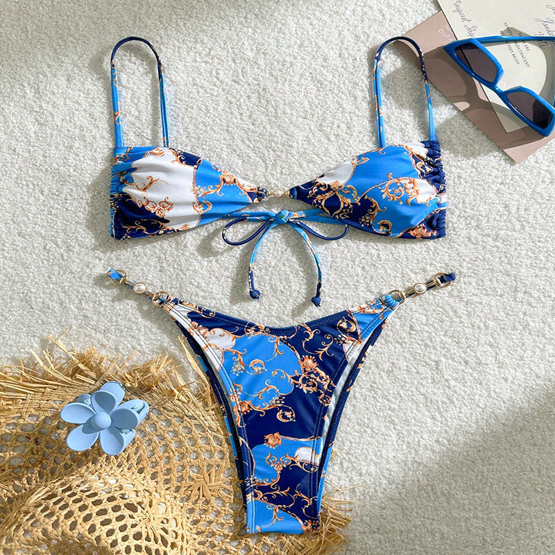 Damer triangelbikini med elegant design och gyllene accenter Mirla-Eva Jonsson