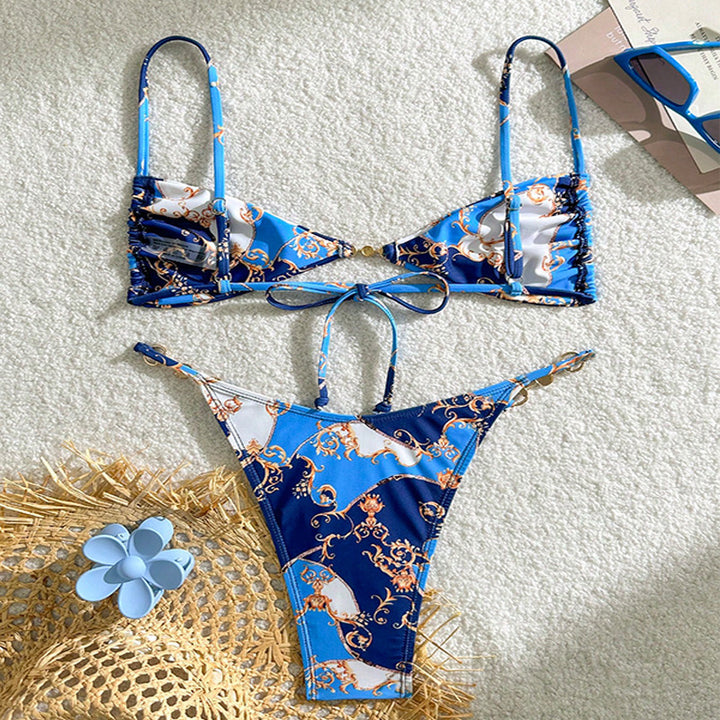 Damer triangelbikini med elegant design och gyllene accenter Mirla-Eva Jonsson