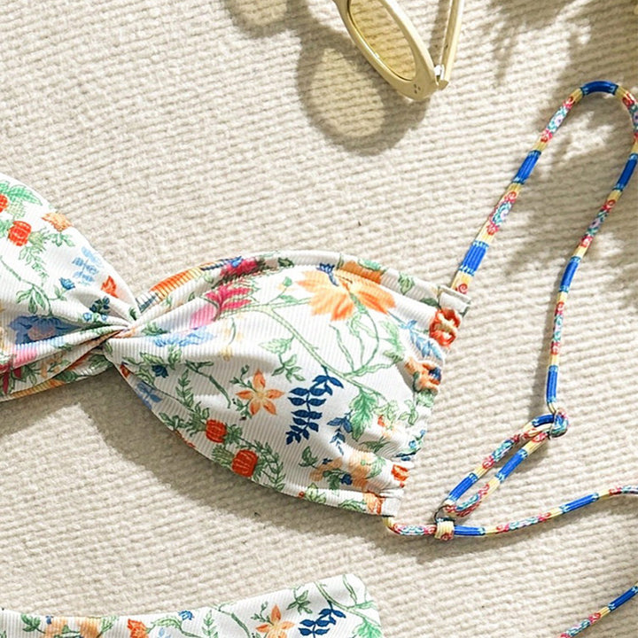 Damer triangelformad bikini med blommönster och justerbara axelband Mirla-Eva Jonsson