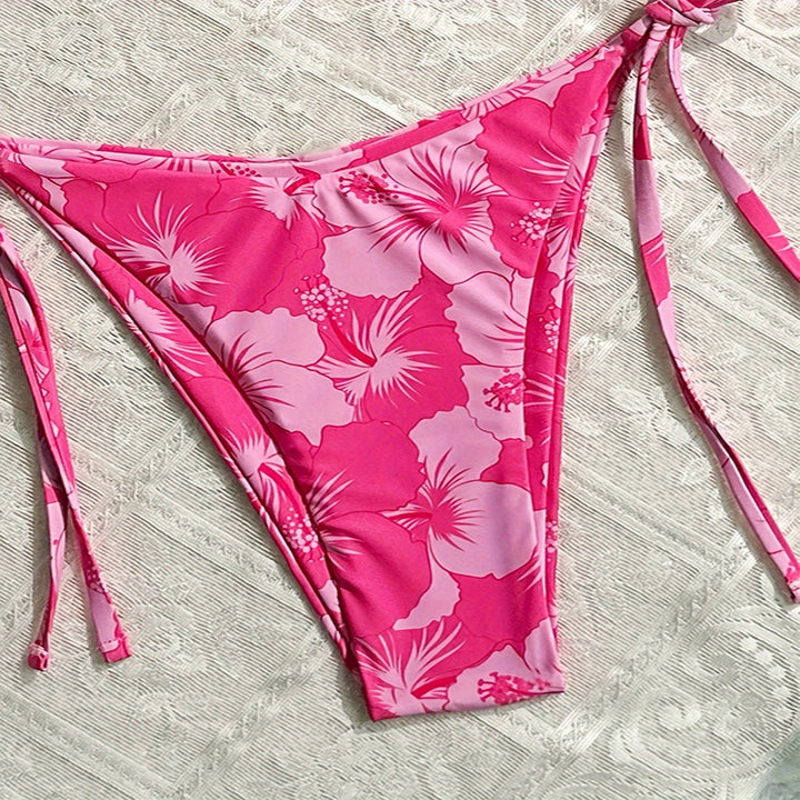 Damer triangels bikini med blommönster och justerbara bindband Mirla-Eva Jonsson