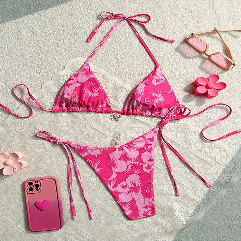 Damer triangels bikini med blommönster och justerbara bindband Mirla-Eva Jonsson