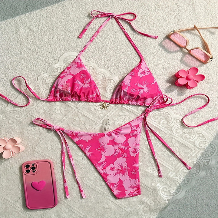 Damer triangels bikini med blommönster och justerbara bindband Mirla-Eva Jonsson