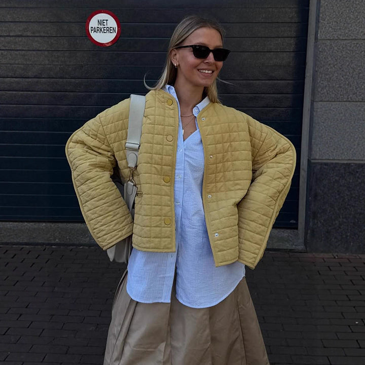 Damer vadderad övergångsjacka med avslappnad passform och stora fickor Mirla-Eva Jonsson