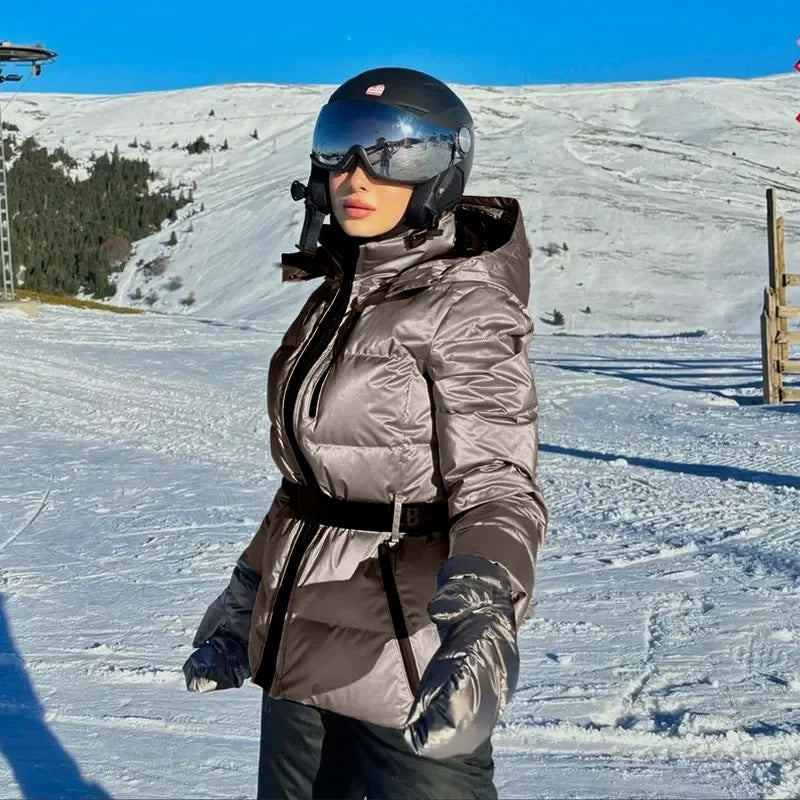 Damer varm vadderad jacka med avtagbar huva och midjebälte Mirla-Eva Jonsson