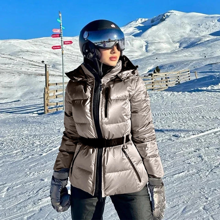 Damer varm vadderad jacka med avtagbar huva och midjebälte Mirla-Eva Jonsson