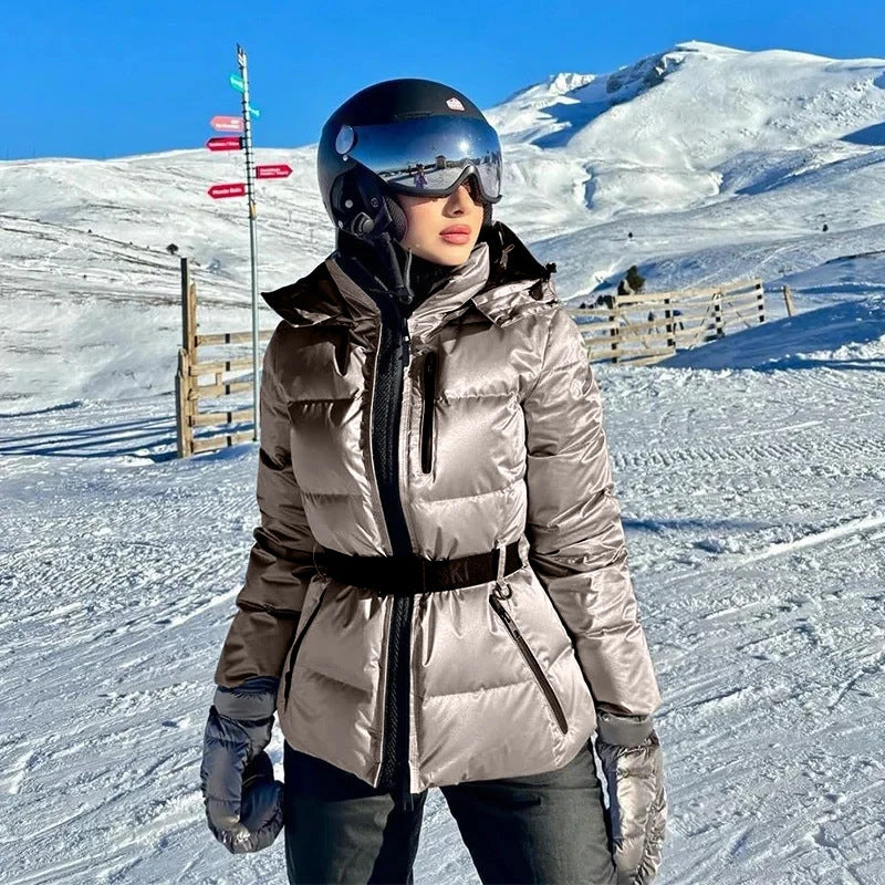 Damer varm vadderad jacka med avtagbar huva och midjebälte Mirla-Eva Jonsson