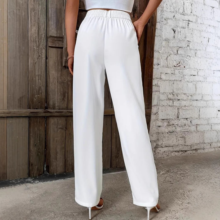 Damer vid culotte-byxor med elegant hög midja och plisserade detaljer Mirla-Eva Jonsson