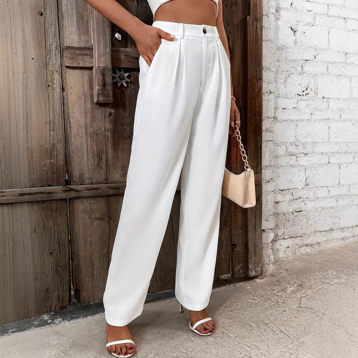 Damer vid culotte-byxor med elegant hög midja och plisserade detaljer Mirla-Eva Jonsson