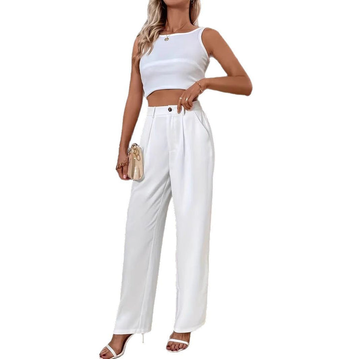 Damer vid culotte-byxor med elegant hög midja och plisserade detaljer Mirla-Eva Jonsson
