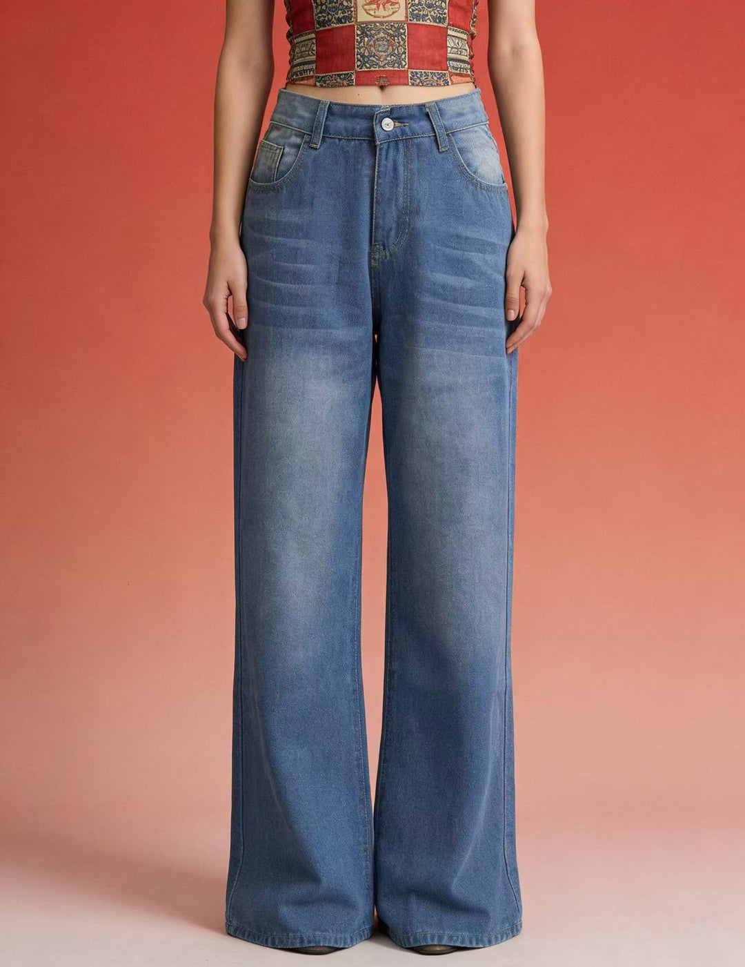 Damer vid jeans med vintage-wash och hög skuren midja Mirla-Eva Jonsson