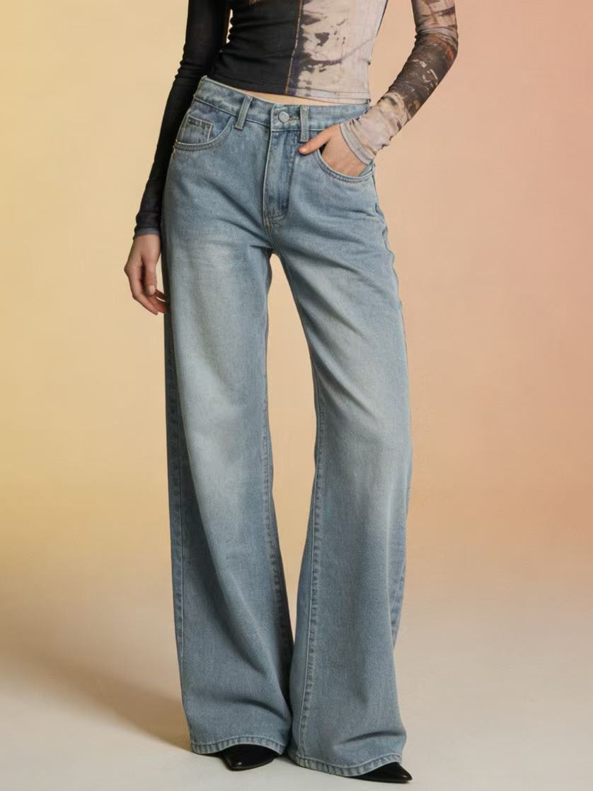 Damer vid jeans med vintage-wash och hög skuren midja Mirla-Eva Jonsson