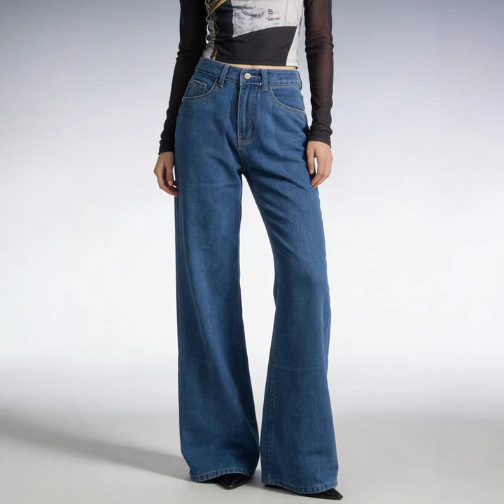 Damer vid jeans med vintage-wash och hög skuren midja Mirla-Eva Jonsson