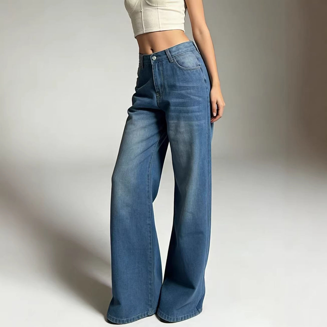 Damer vid jeans med vintage-wash och hög skuren midja Mirla-Eva Jonsson