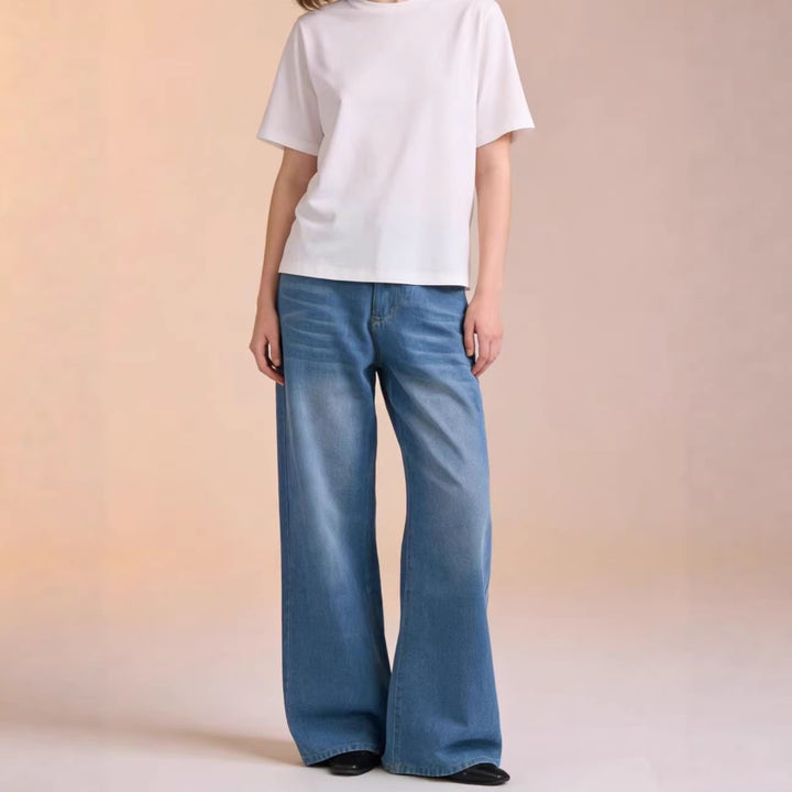Damer vid jeans med vintage-wash och hög skuren midja Mirla-Eva Jonsson