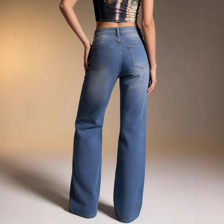 Damer vid jeans med vintage-wash och hög skuren midja Mirla-Eva Jonsson