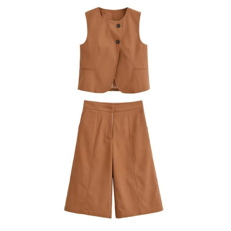 Damer vida Chino-shorts med elegant plissering och praktiska sidofickor Mirla-Eva Jonsson