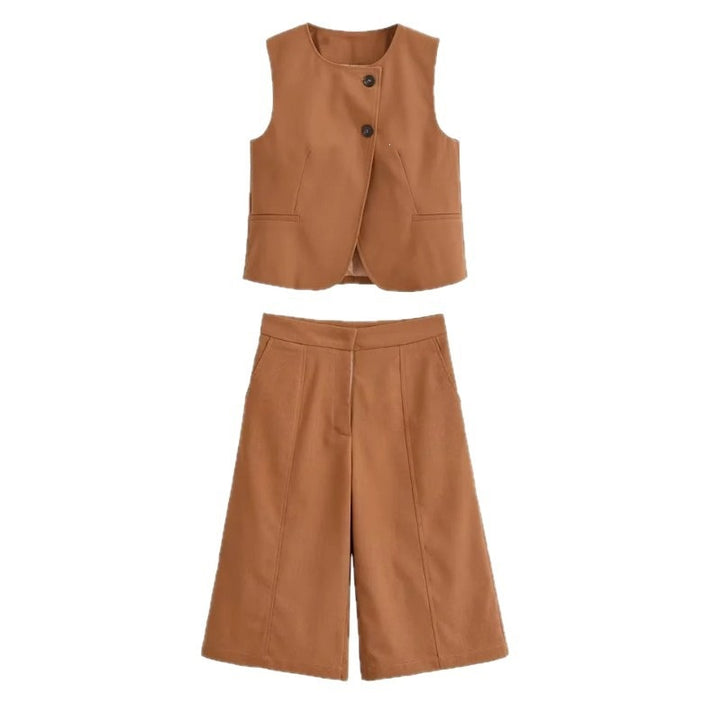 Damer vida Chino-shorts med elegant plissering och praktiska sidofickor Mirla-Eva Jonsson